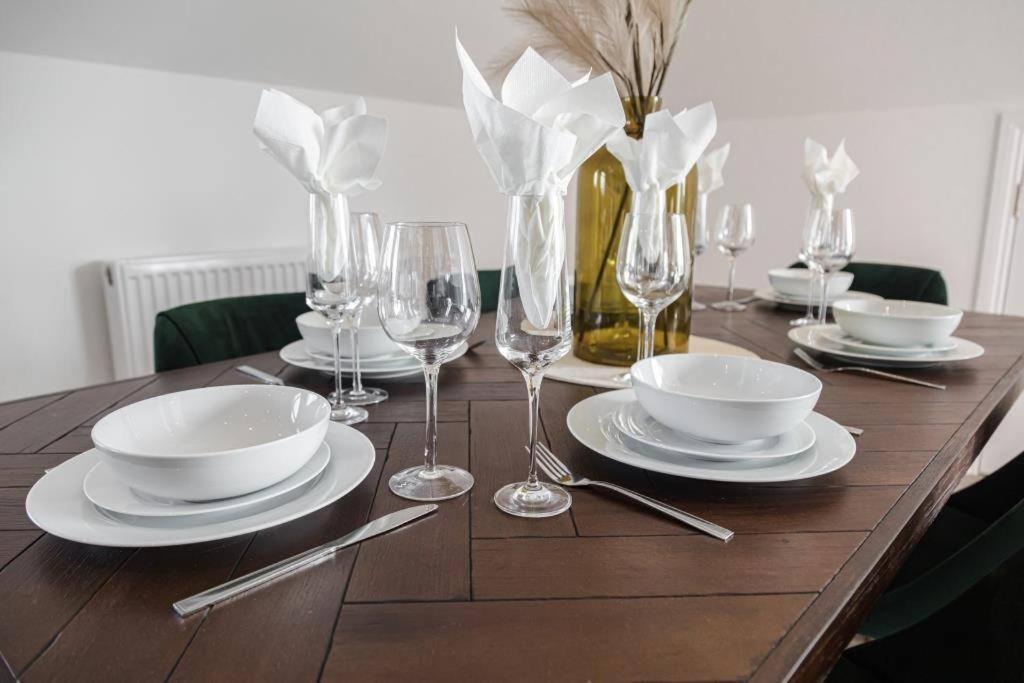 Bournecoast - Stylish Flat With Balcony - Sea Views - 10 Min Walk To Beach - Parking - Wifi - Fm8407 Bournemouth Exteriér fotografie