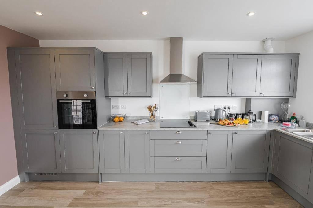 Bournecoast - Stylish Flat With Balcony - Sea Views - 10 Min Walk To Beach - Parking - Wifi - Fm8407 Bournemouth Exteriér fotografie