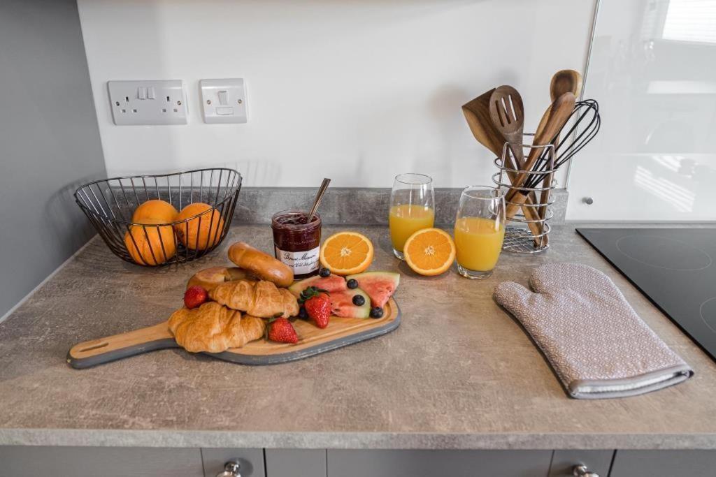 Bournecoast - Stylish Flat With Balcony - Sea Views - 10 Min Walk To Beach - Parking - Wifi - Fm8407 Bournemouth Exteriér fotografie