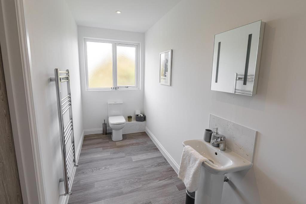 Bournecoast - Stylish Flat With Balcony - Sea Views - 10 Min Walk To Beach - Parking - Wifi - Fm8407 Bournemouth Exteriér fotografie