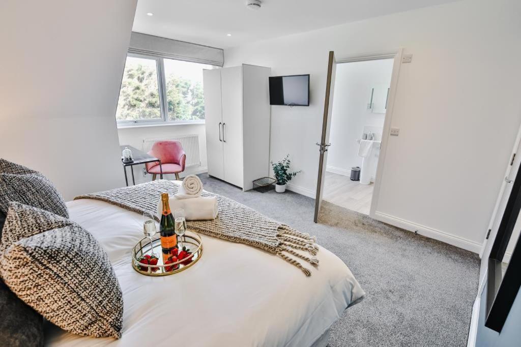 Bournecoast - Stylish Flat With Balcony - Sea Views - 10 Min Walk To Beach - Parking - Wifi - Fm8407 Bournemouth Exteriér fotografie