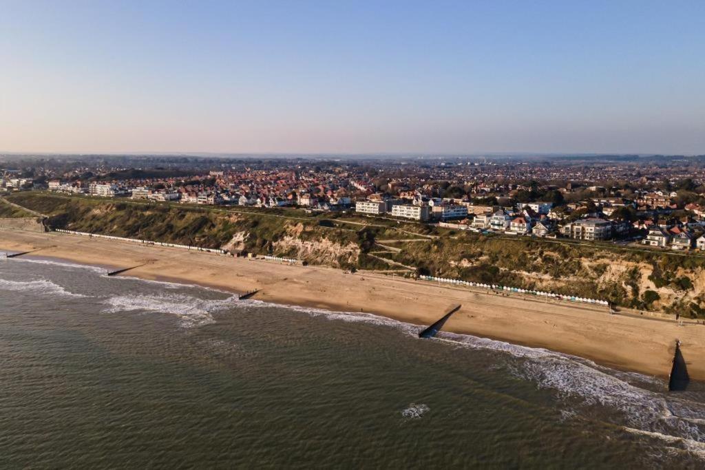 Bournecoast - Stylish Flat With Balcony - Sea Views - 10 Min Walk To Beach - Parking - Wifi - Fm8407 Bournemouth Exteriér fotografie