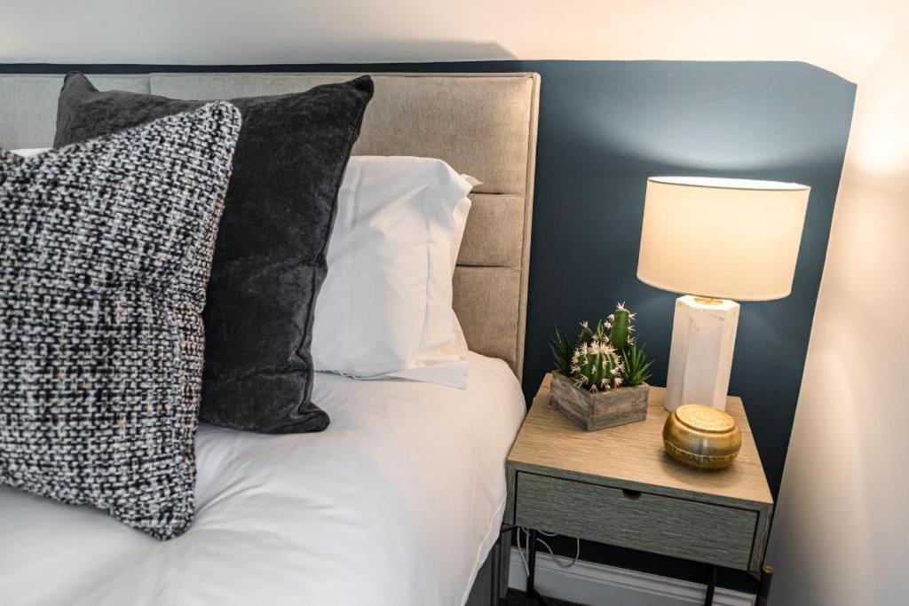 Bournecoast - Stylish Flat With Balcony - Sea Views - 10 Min Walk To Beach - Parking - Wifi - Fm8407 Bournemouth Exteriér fotografie