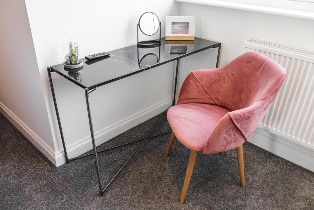 Bournecoast - Stylish Flat With Balcony - Sea Views - 10 Min Walk To Beach - Parking - Wifi - Fm8407 Bournemouth Exteriér fotografie