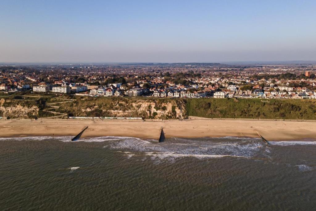 Bournecoast - Stylish Flat With Balcony - Sea Views - 10 Min Walk To Beach - Parking - Wifi - Fm8407 Bournemouth Exteriér fotografie