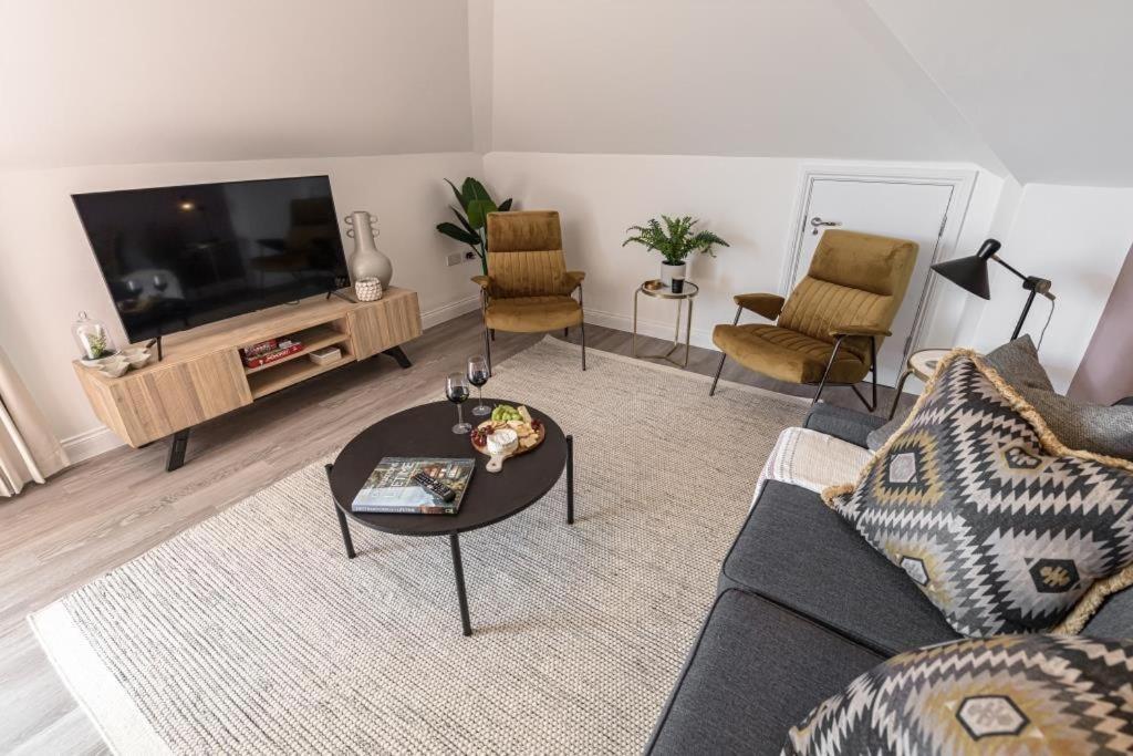 Bournecoast - Stylish Flat With Balcony - Sea Views - 10 Min Walk To Beach - Parking - Wifi - Fm8407 Bournemouth Exteriér fotografie