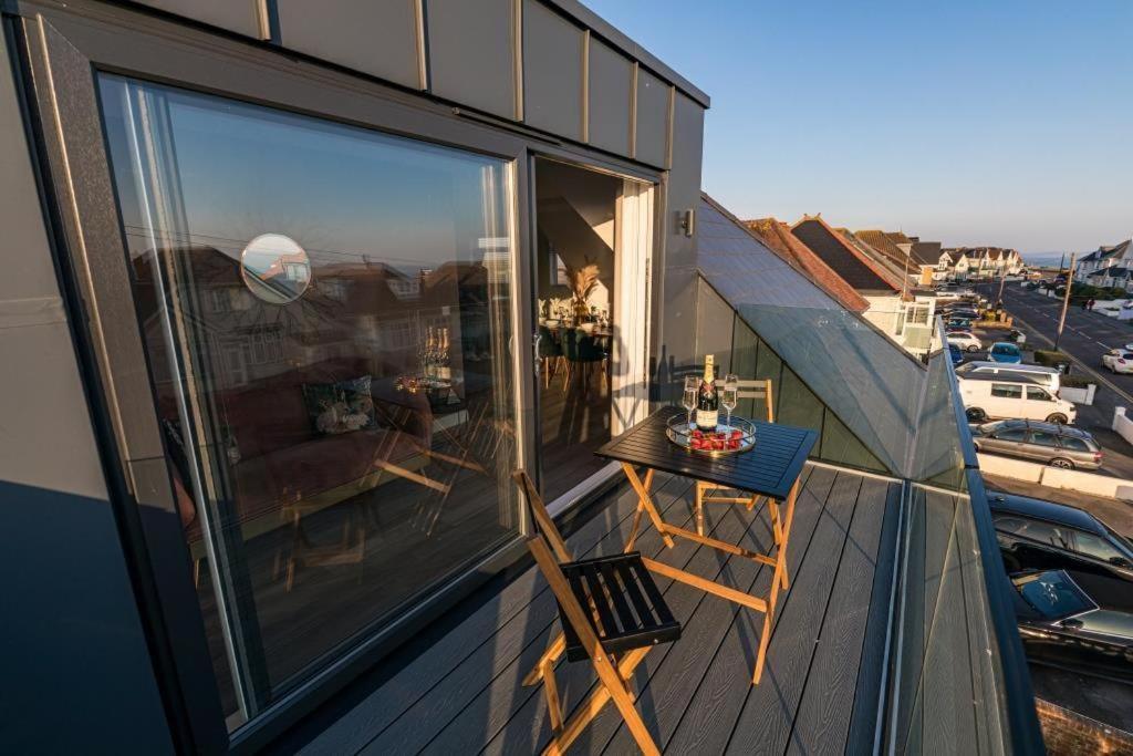 Bournecoast - Stylish Flat With Balcony - Sea Views - 10 Min Walk To Beach - Parking - Wifi - Fm8407 Bournemouth Exteriér fotografie